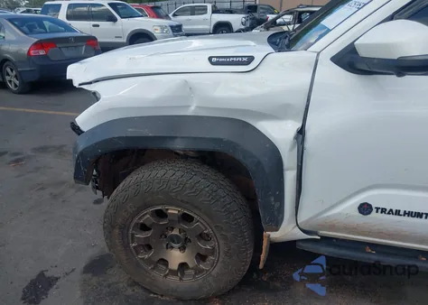 2024 Toyota Tacoma Hybrid Trailhunter из США, поврежденный, VIN 3TYLF5LN7RT000866